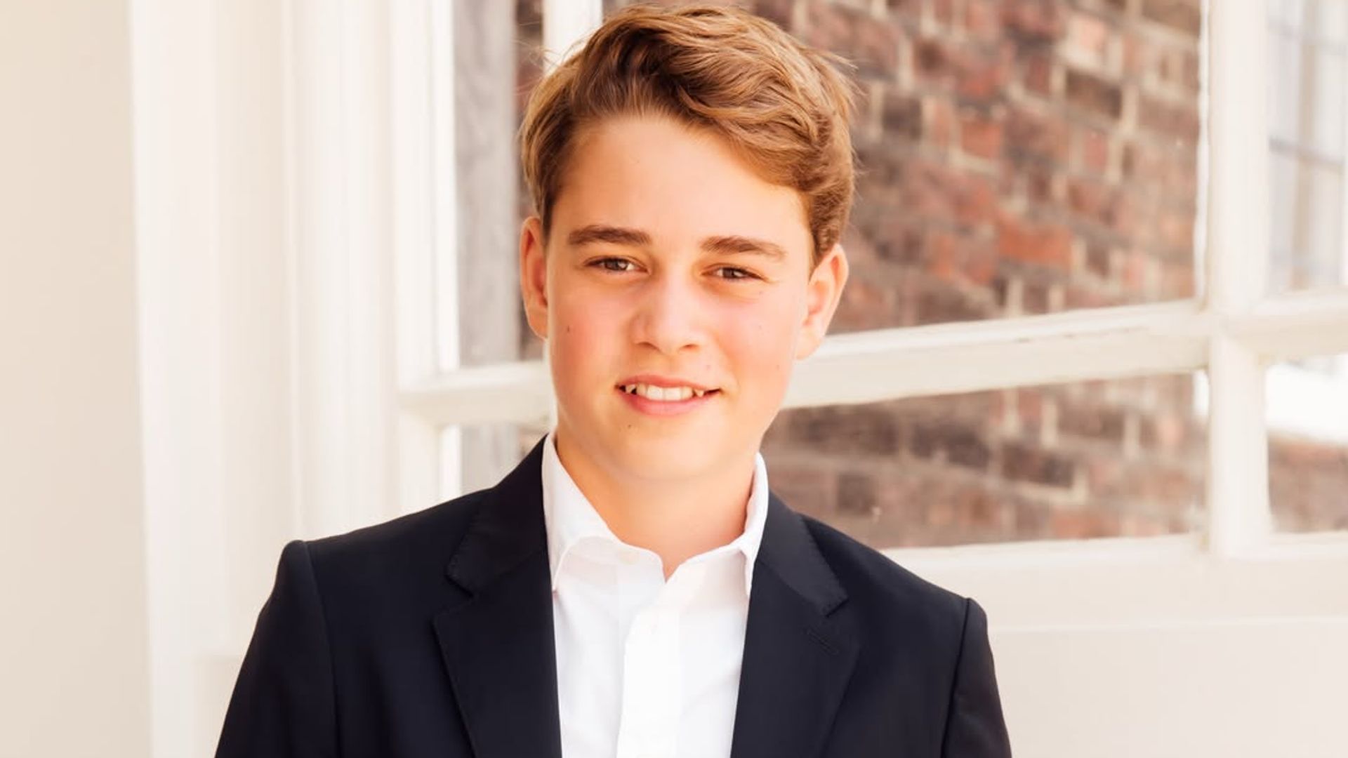 El príncipe George en su retrato oficial por su cumpleaños 13.