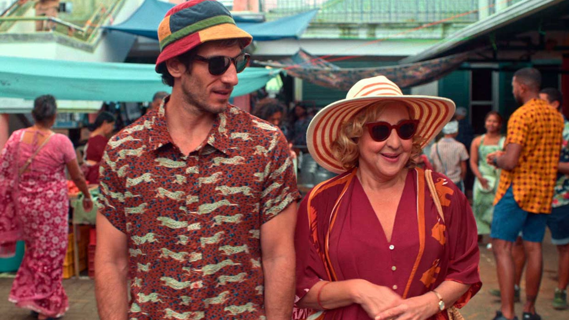 En la playa o en la ciudad, diez series y películas con las que disfrutar este verano