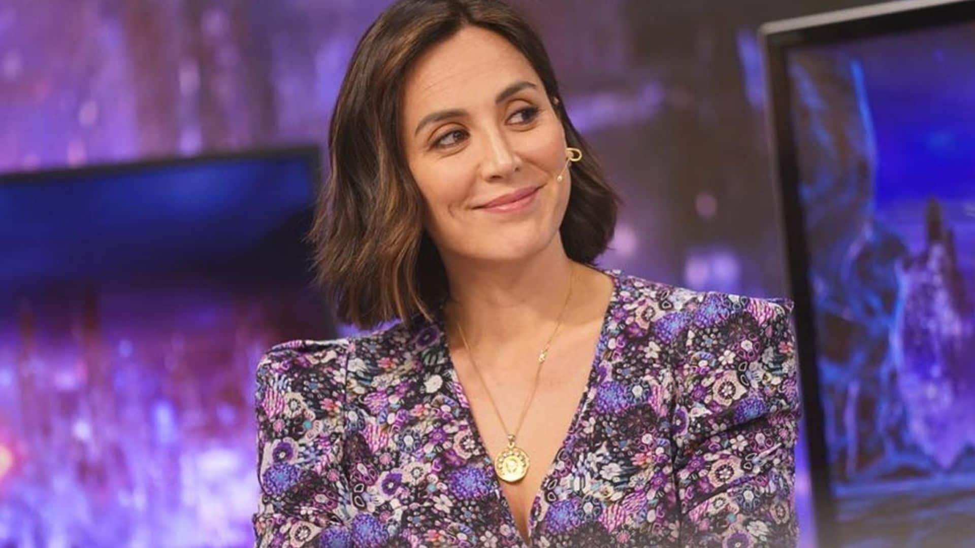 Los vestidos de flores que favorecen a todas: del diseño francés de Tamara Falcó al look de invitada perfecta