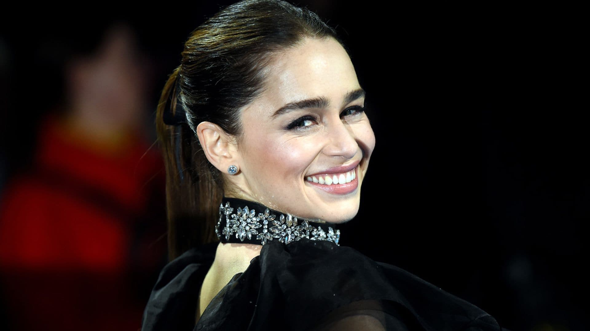 Emilia Clarke recupera el rubio de 'Juego de Tronos' en su nuevo reto profesional