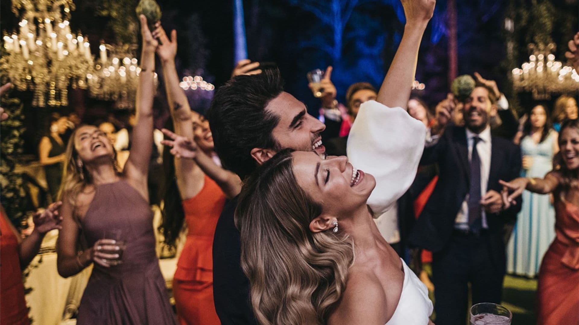 Te contamos cuáles son las canciones más populares para entrar al banquete