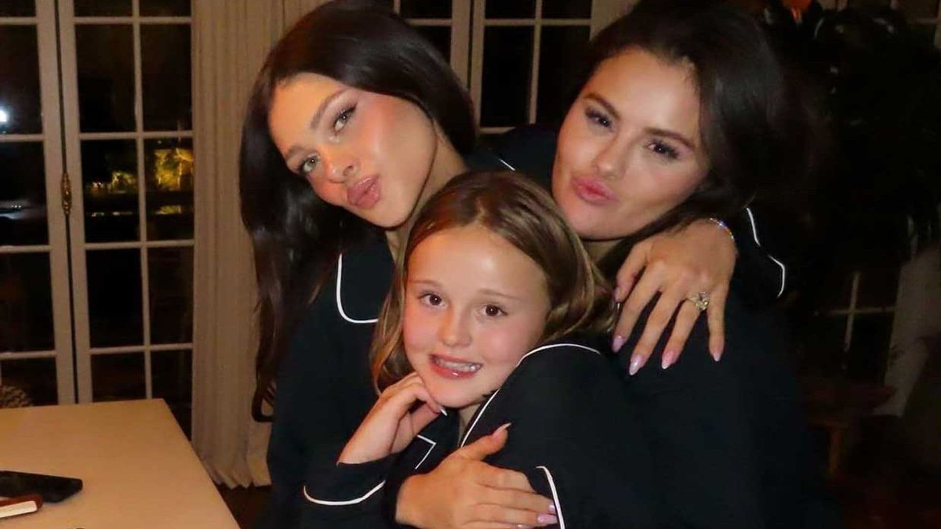Así ha sido la gran fiesta de cumpleaños de Nicola Peltz junto a Selena Gomez y su nuevo novio Benny Blanco