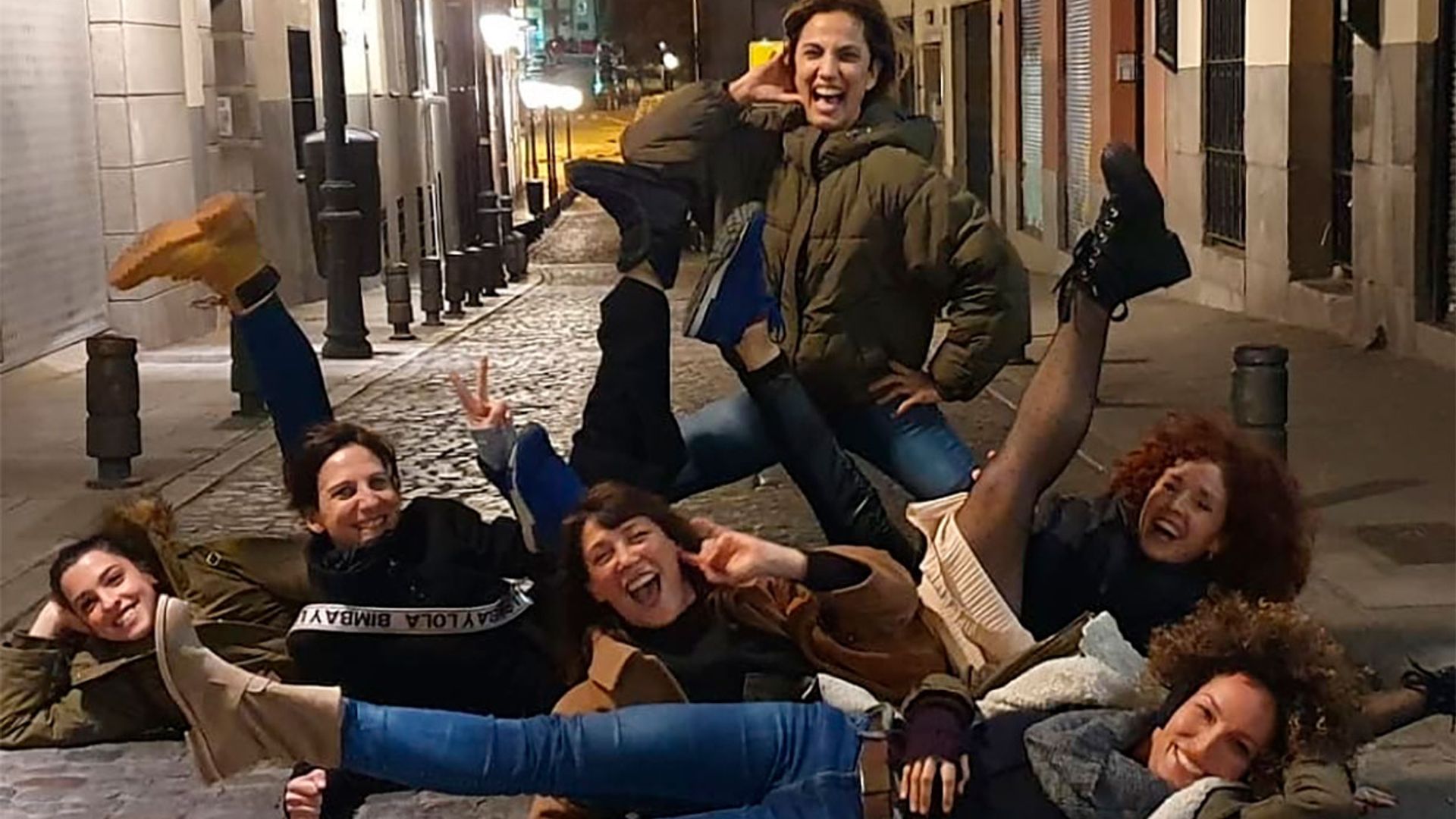 La fiesta improvisada de Toni Acosta y Malena Alterio en la que acabaron literalmente 'por los suelos'