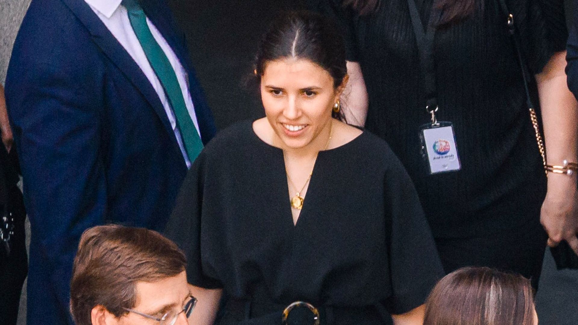 Teresa Urquijo recupera el protocolo más tradicional ante el Papa León XIV con un impecable vestido negro en la misa de Cibeles