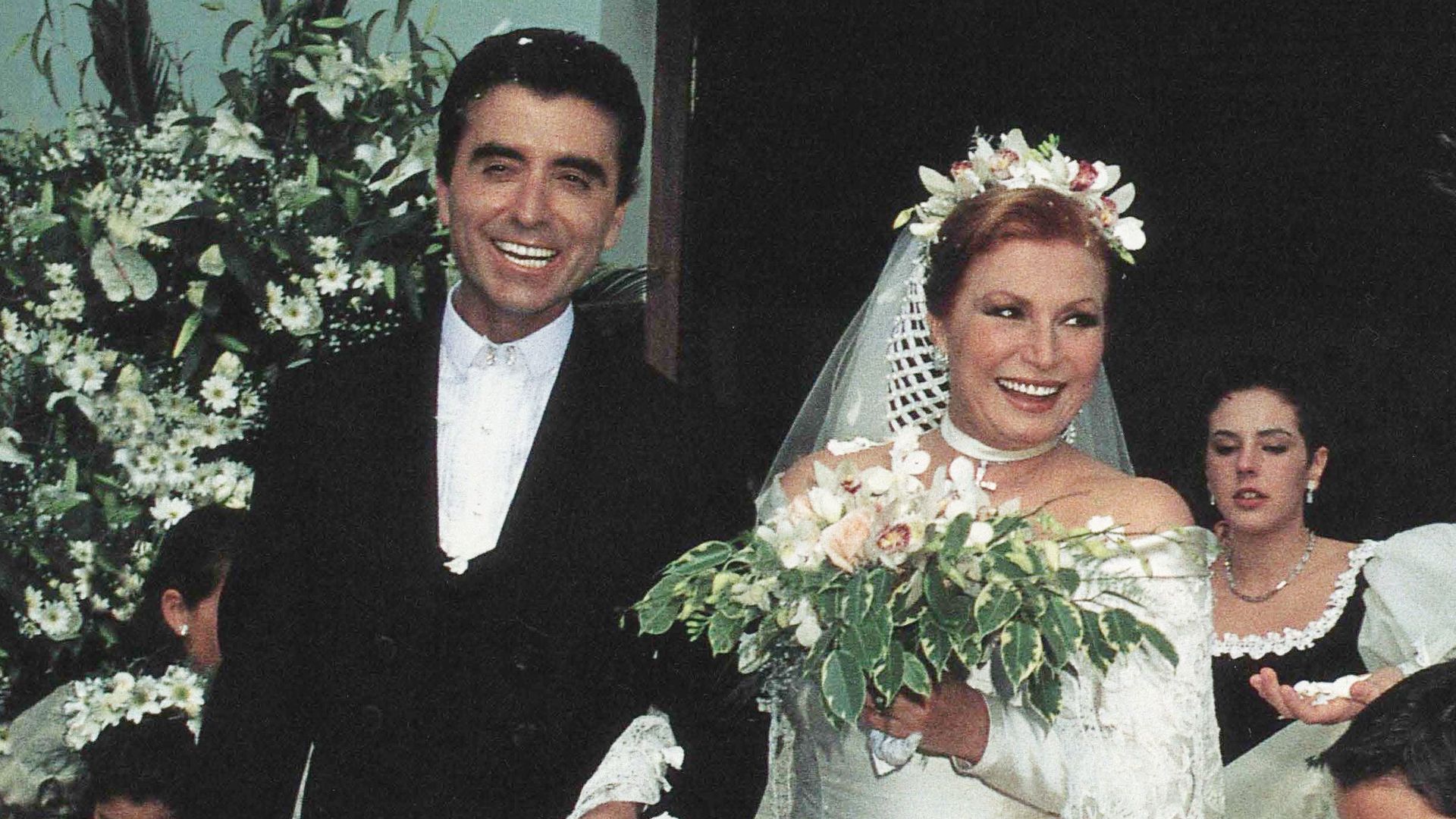 Cuando Yerbabuena fue el epicentro de España: recordamos la boda de Rocío Jurado y Ortega Cano, con 4 vestidos de novia y 1500 invitados