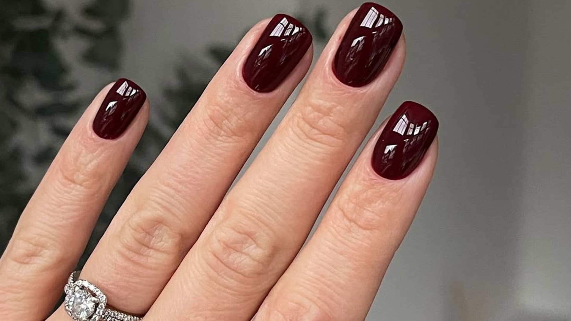 Las 10 manicuras de tendencia que más rejuvenecen a partir de los 40, más allá de las uñas burdeos clásicas