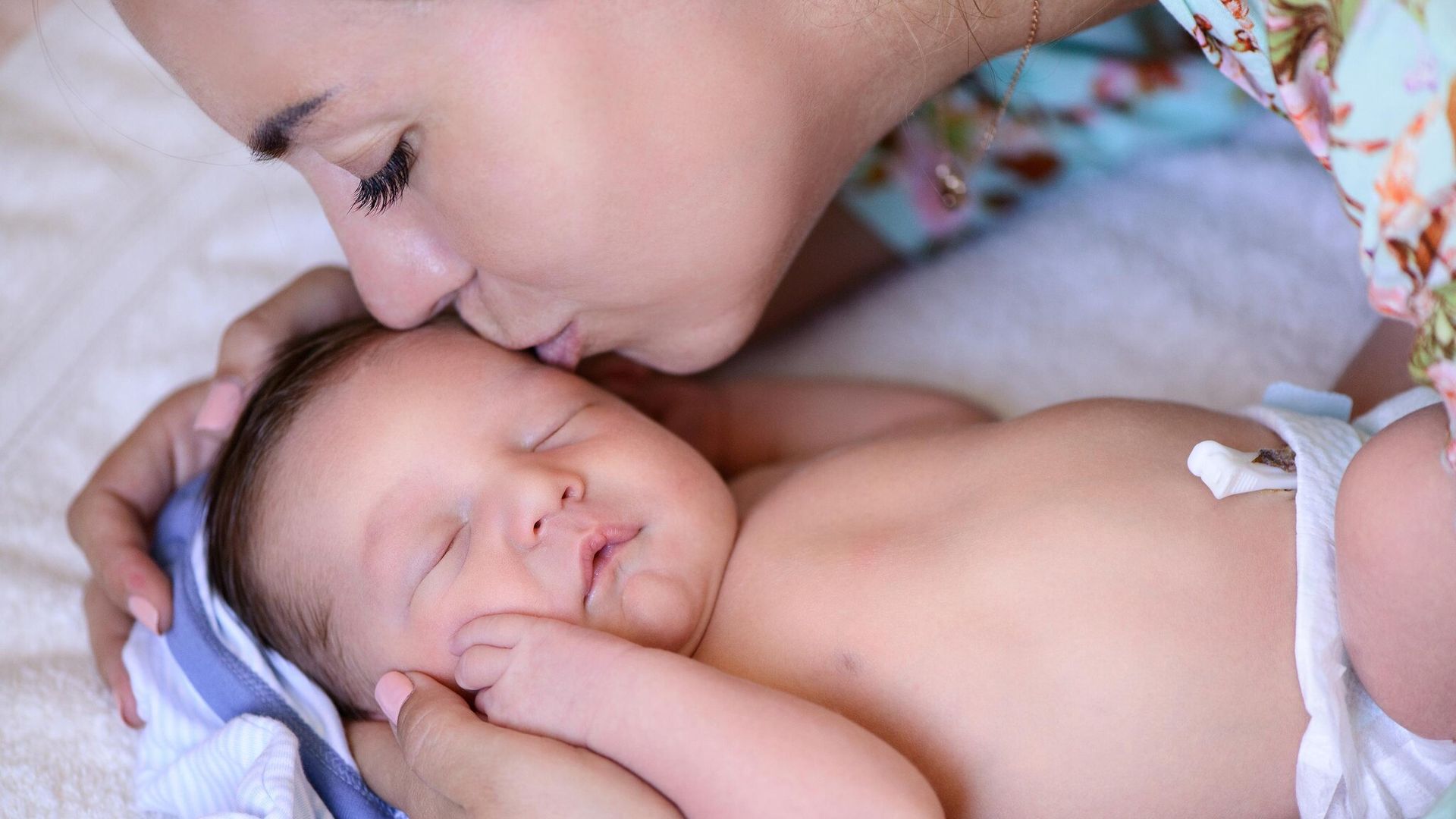 ¿Conoces los beneficios del pinzamiento óptimo del cordón umbilical?