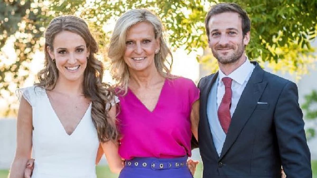 Así es la familia de Isabel San Sebastián, su proyecto más importante tras su retirada televisiva: “Me llaman los nietos y las novelas, por ese orden”