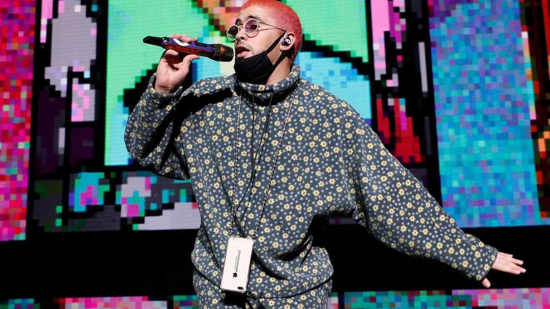 Bad Bunny supera a Rosalía como el artista más escuchado de Spotify en España