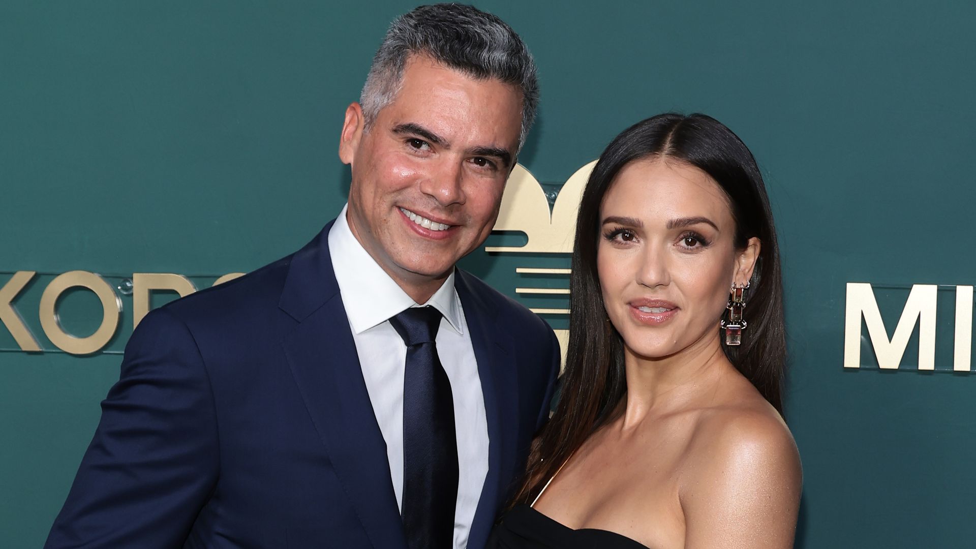 Cash Warren, exesposo de Jessica Alba, es captado con una joven actriz en una cita nocturna