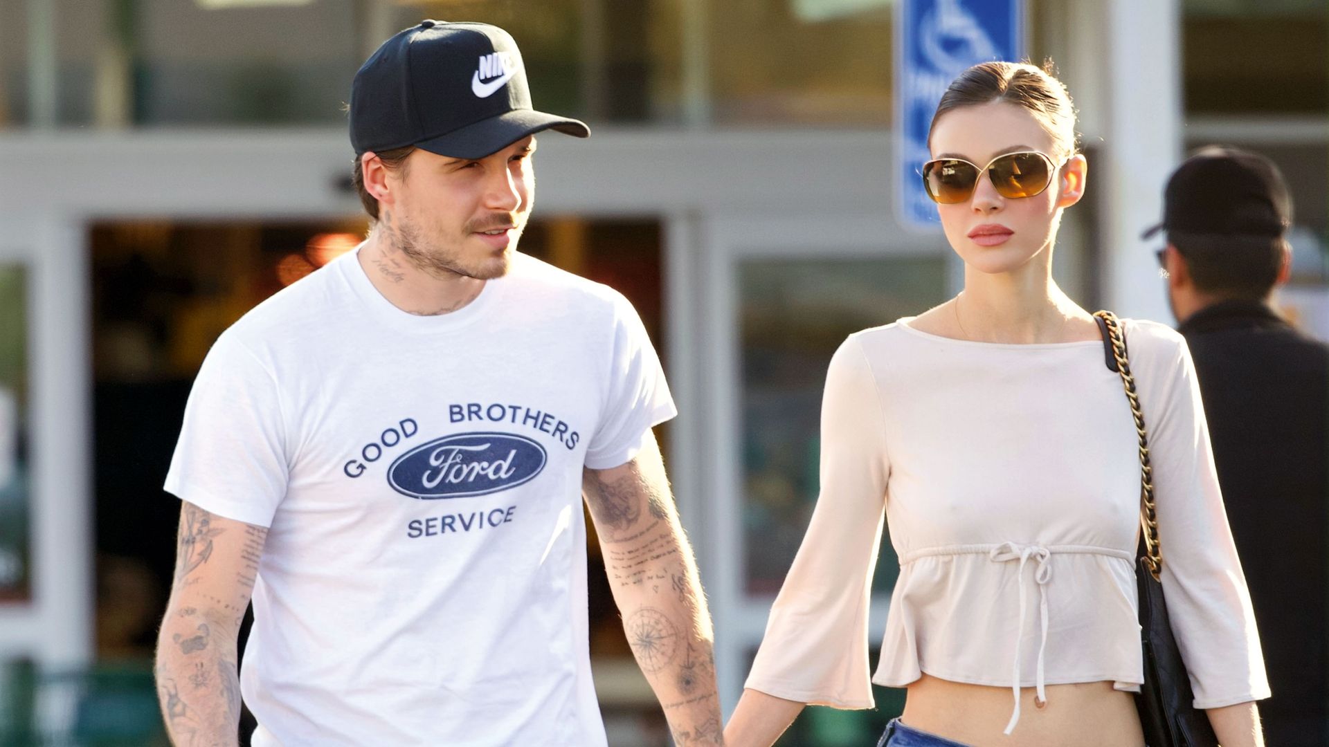 Brookyln Beckham y Nicola Peltz: las fotos de su 'nueva vida' tras borrar definitivamente los tatuajes familiares