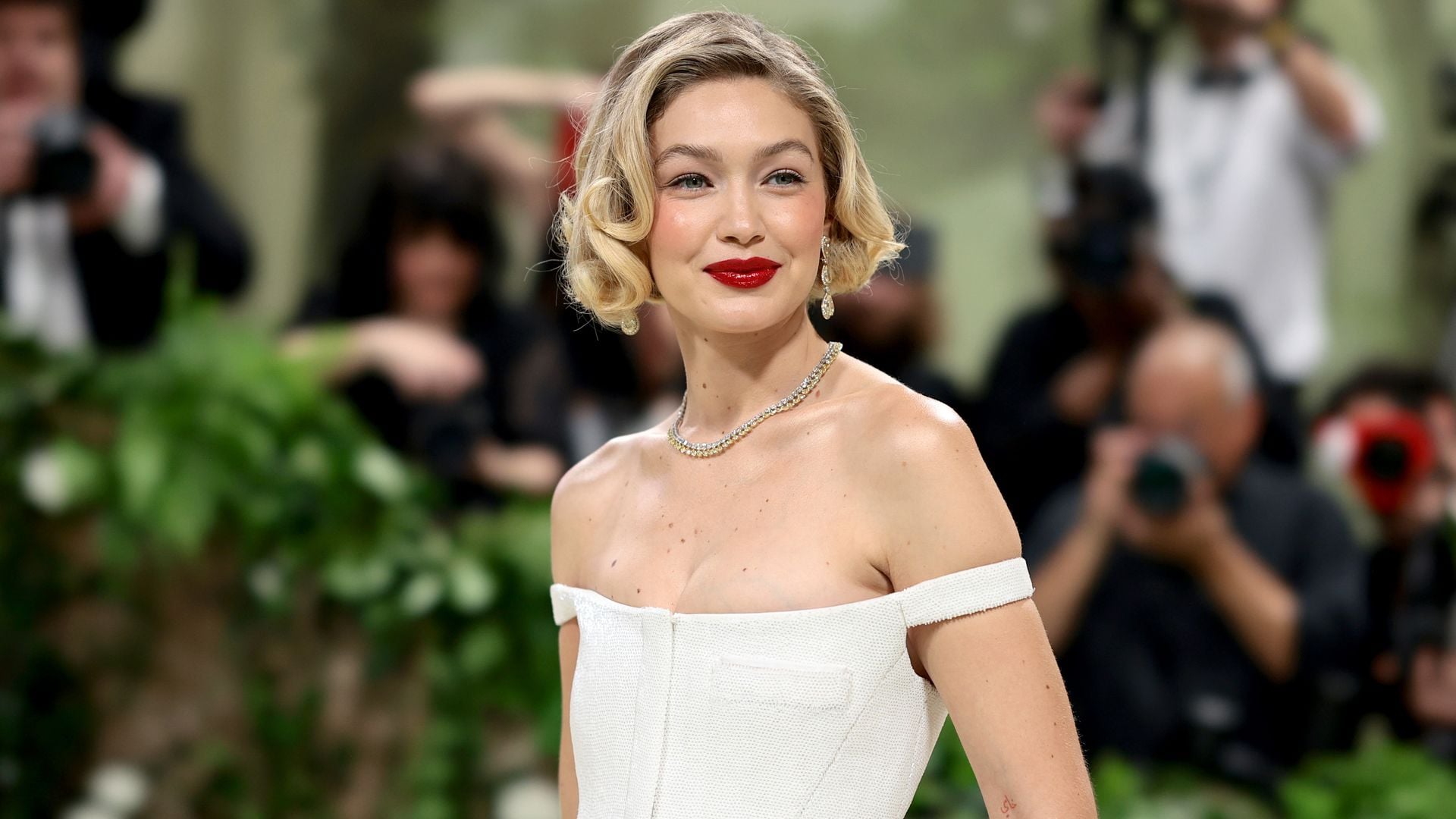 La apasionante vida de Gigi Hadid: de debutar en la pasarela con moda española a ser vetada en China