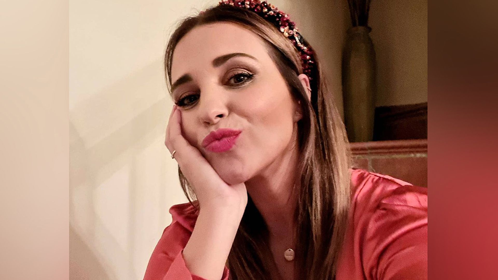 ‘Qué ilusión', Paula Echevarría recibe los primeros regalos para su bebé ¡y son preciosos!