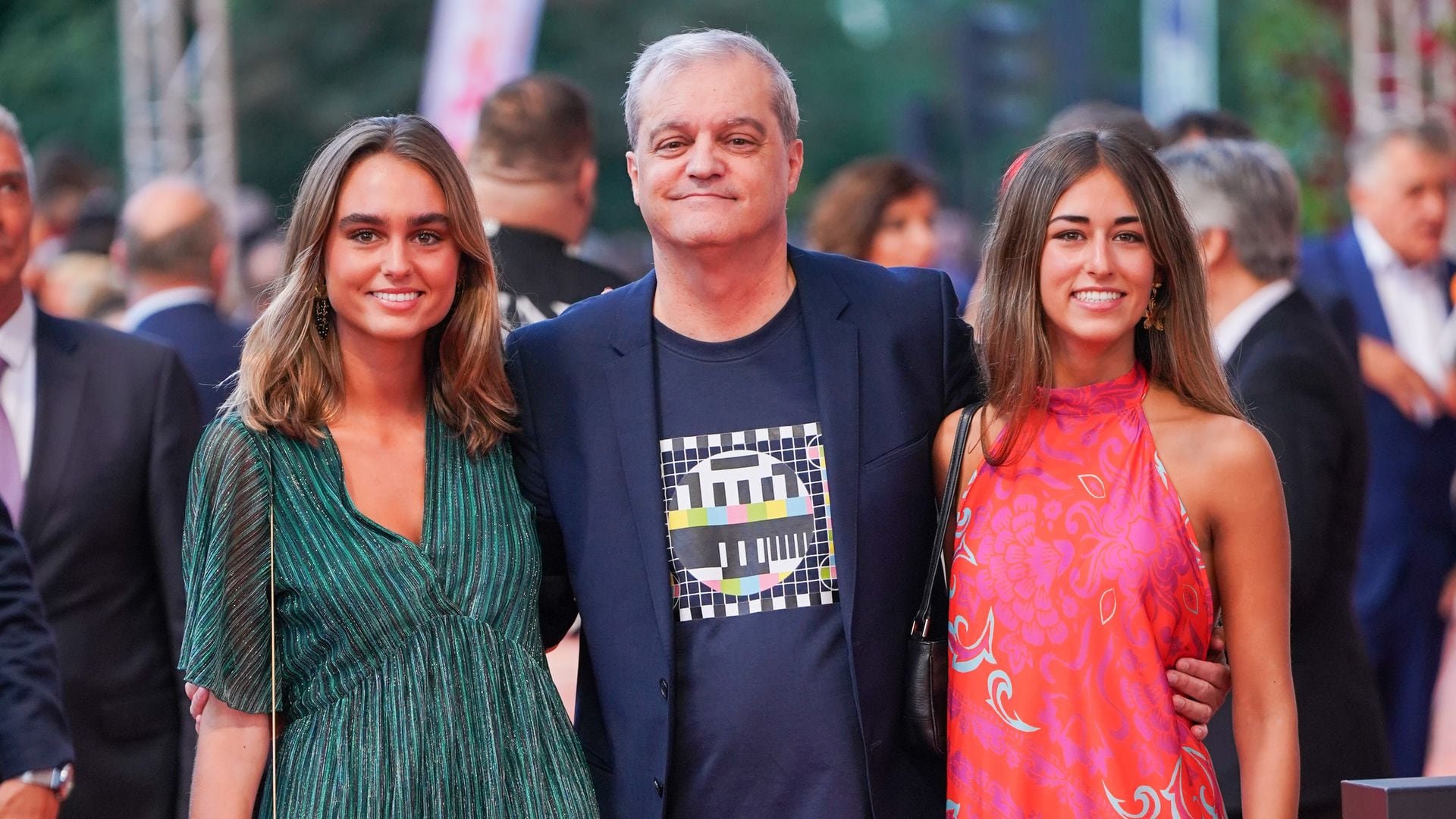 Ramón García presume de sus guapísimas hijas, Natalia y Verónica, en la gala más glamurosa de la televisión