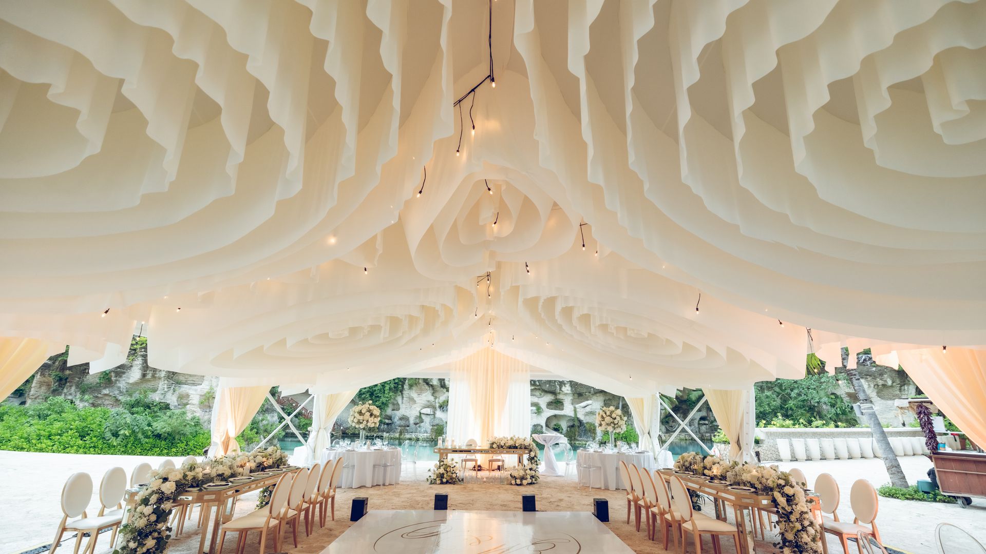 Xcaret cuenta con una gran variedad de espacios para vivir la boda de tus sueños.