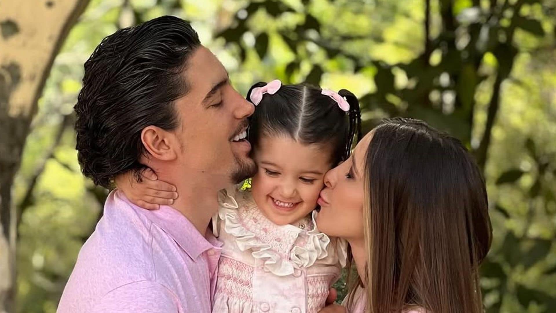 Rendidos de amor, Alex Fernández y Alexia Hernández celebran el cumpleaños de su hija Mía