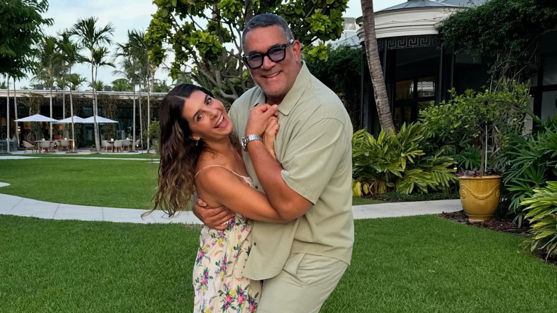 Mayrín Villanueva y Eduardo Santamarina sorprendieron con un nuevo posado de enamorados.