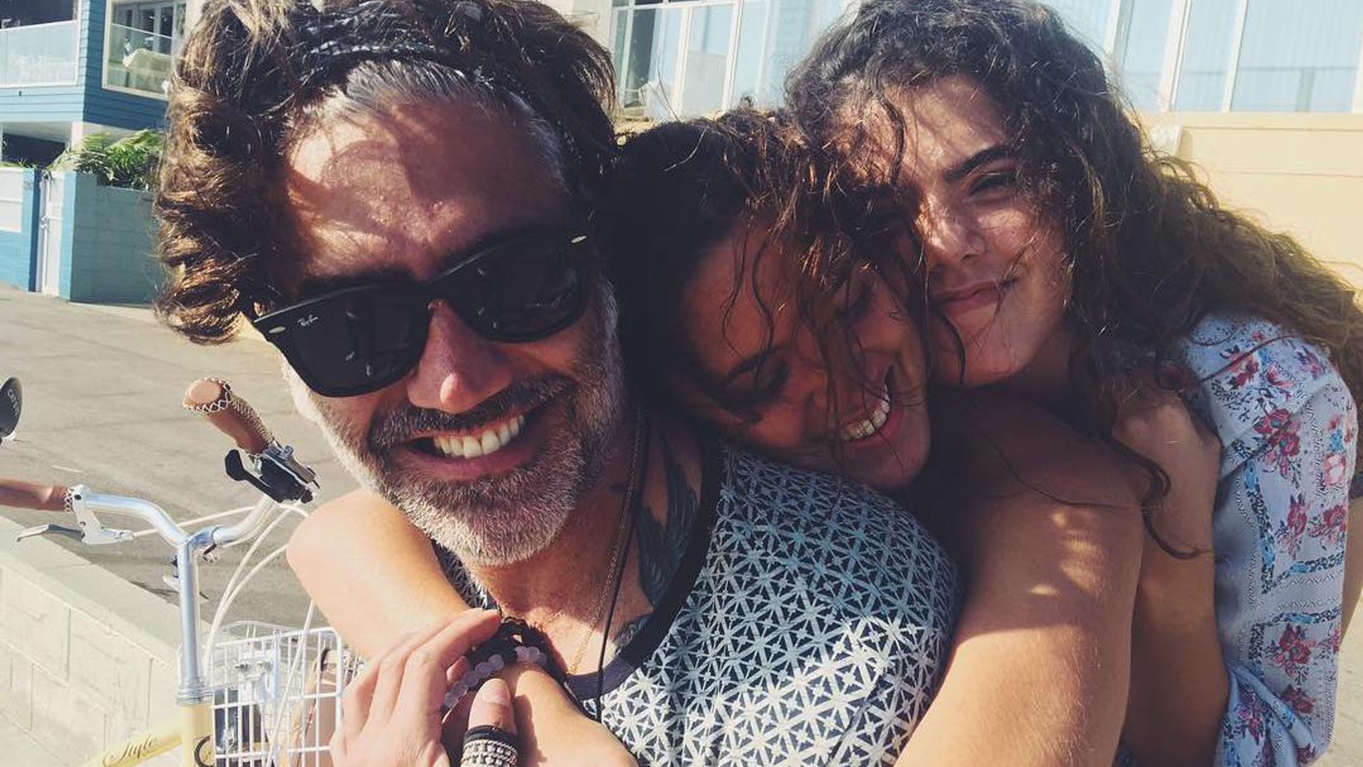 Alejandro Fernández se prepara para el fin del mundo con un refugio para su familia