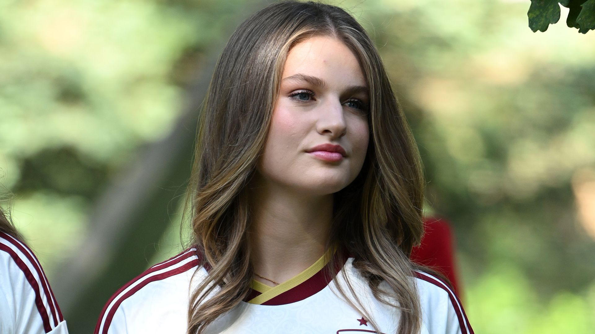 La princesa Leonor se reúne con la Selección española tras ganar el Mundial con la equipación oficial