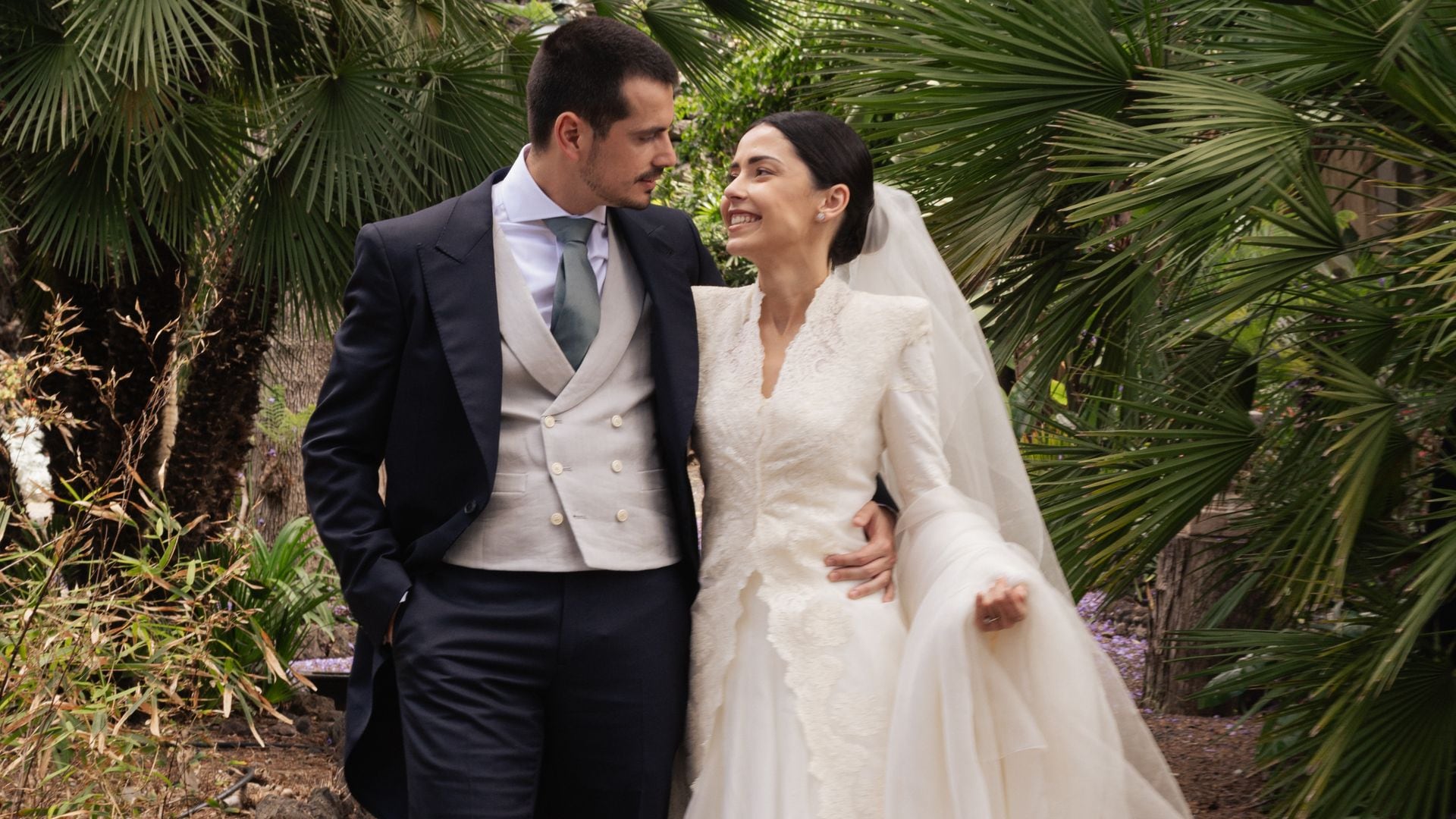 Vestido de novia de encaje de Inés Martín Alcalde a medida
