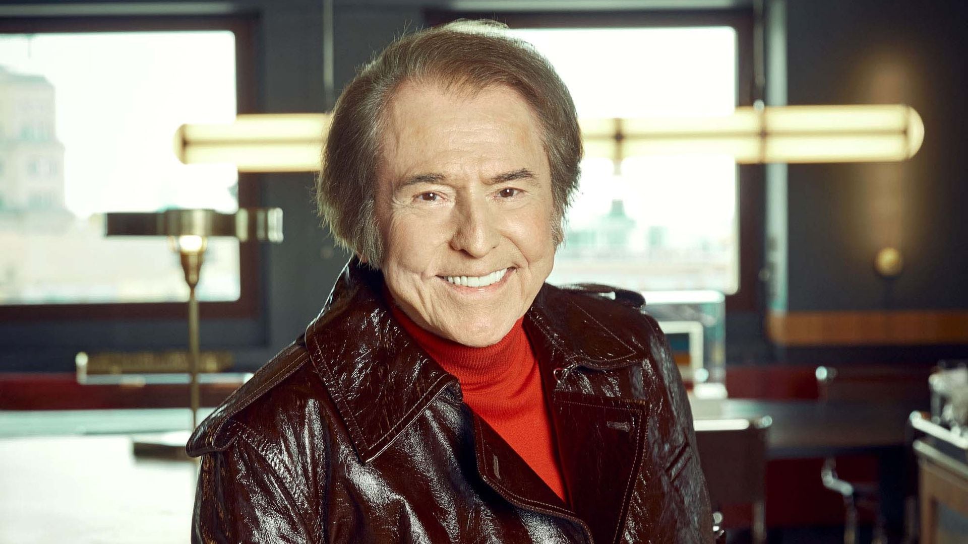 Persona del Año y maestro para generaciones y generaciones de artistas. ¿Alguna enseñanza de vida? "Considero que cada artista o cada persona que está empezando o que empieza ahora o que va a empezar debe ser él o ella quien esté pendiente de su carrera, que no se fije en lo que hacen los demás. La lección que he aprendido es que los demás a ti no te deben de interesar. Tú preocúpate de ti"