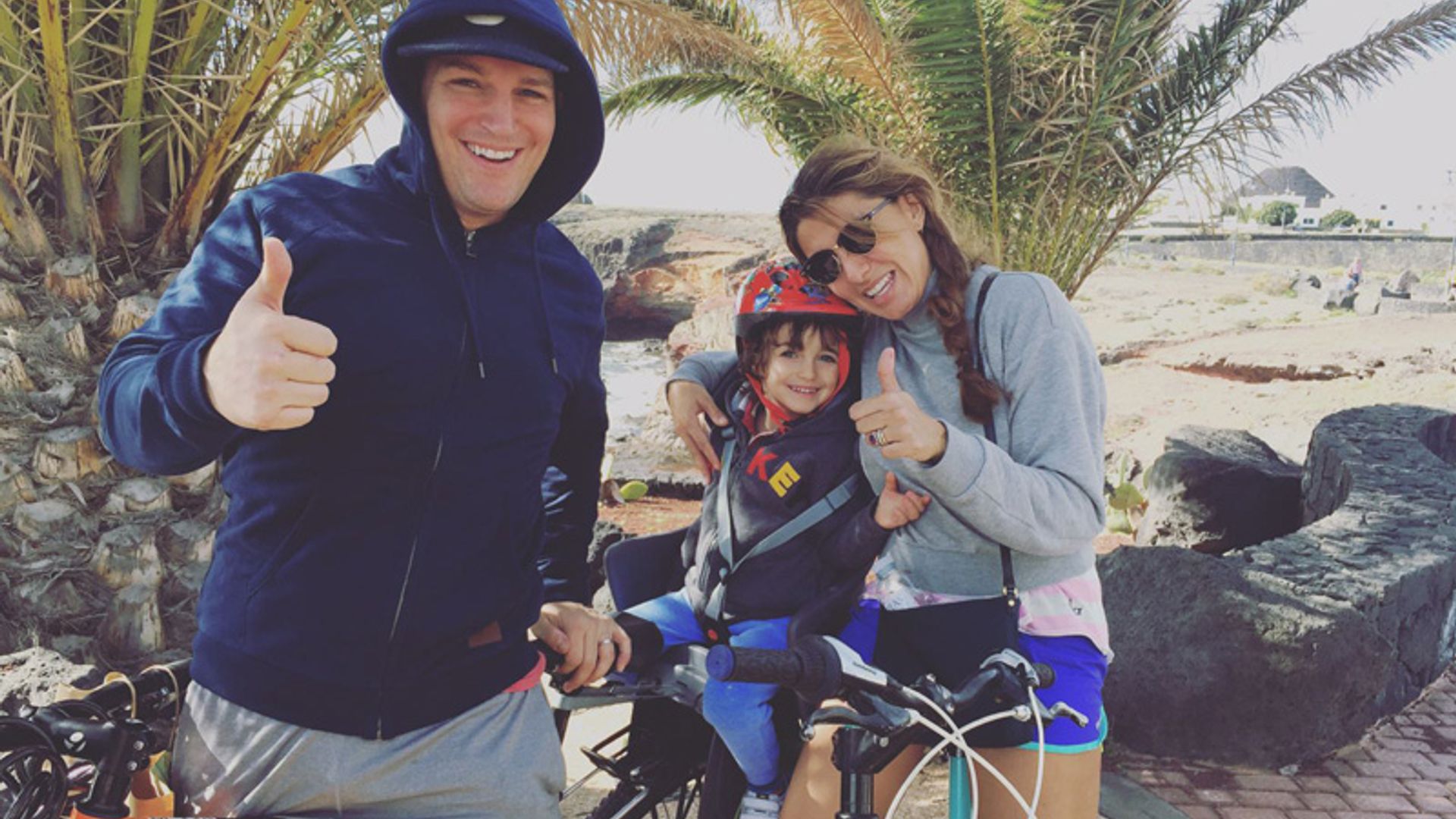 Manu Tenorio, días de bici y sol en familia en Lanzarote