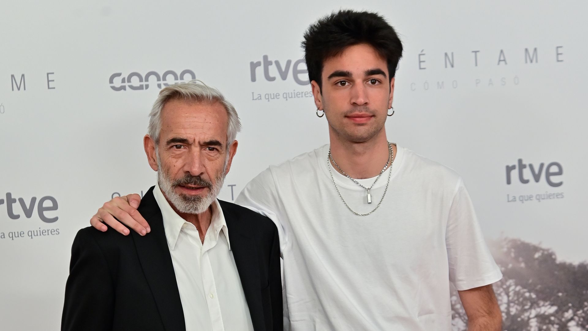  Imanol Arias se refugia en sus hijos y su familia tras confirmarse la condena de prisión por sus delitos fiscales