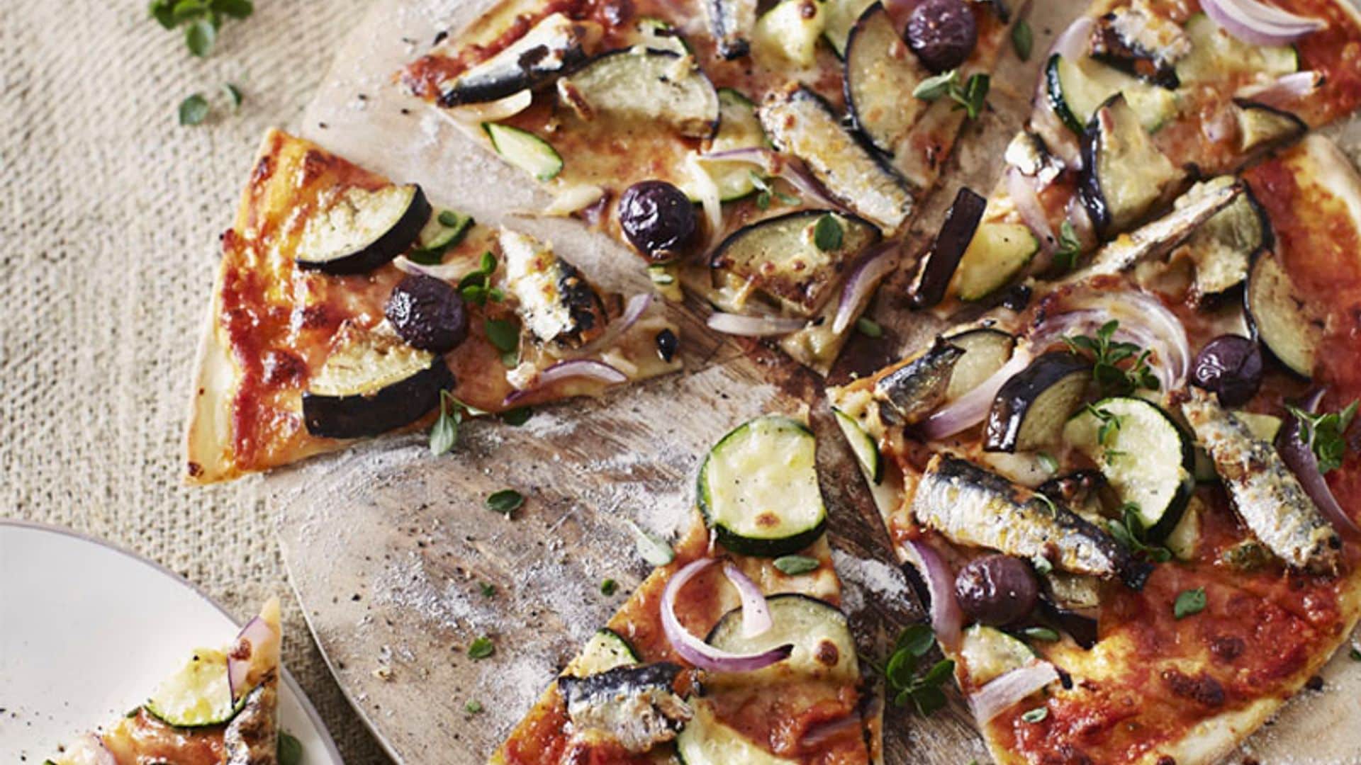 Pizza de sardinas y verduras