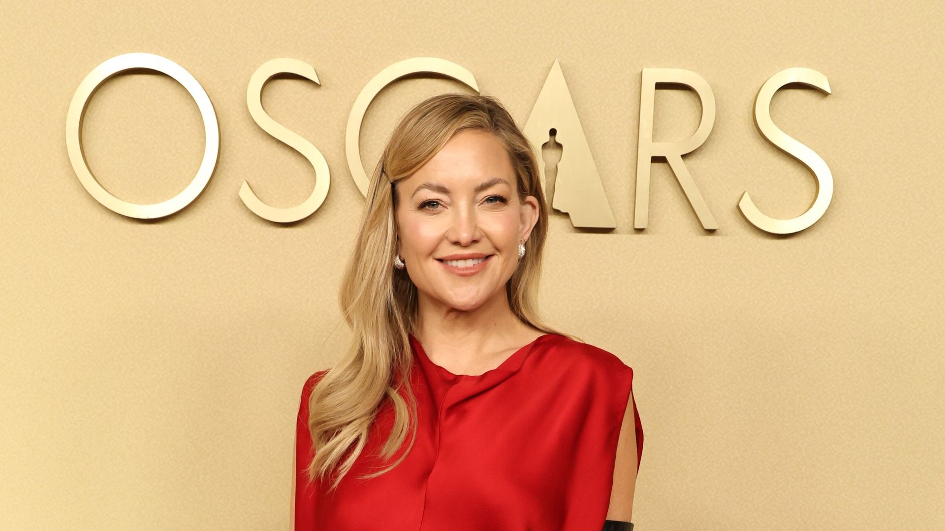 Del minimalismo de Emma Stone al 'Old Hollywood' de Kate Hudson: los mejores looks del almuerzo de los nominados a los Oscar