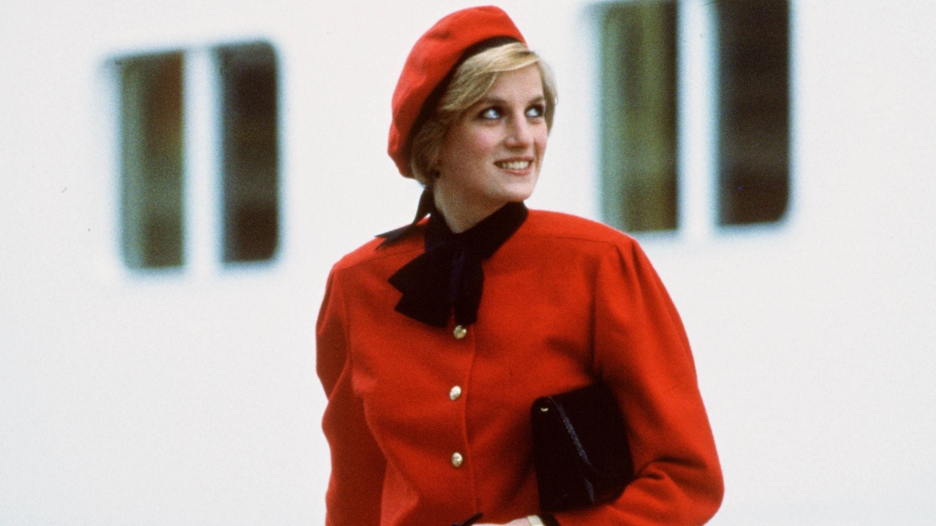 La historia del 'pussy bow', el lazo de Diana de Gales que vuelve este invierno en nuevas versiones