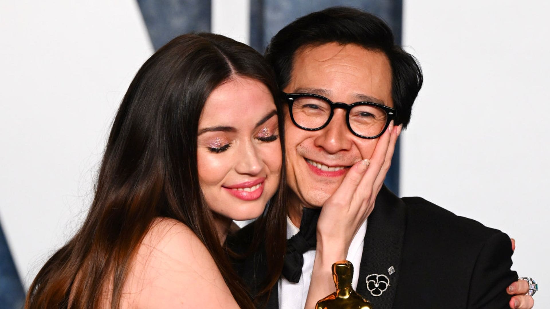 El cariñoso encuentro de Ana de Armas con Ke Huy Quan felicitándole por su Oscar: '¡Te lo dije!