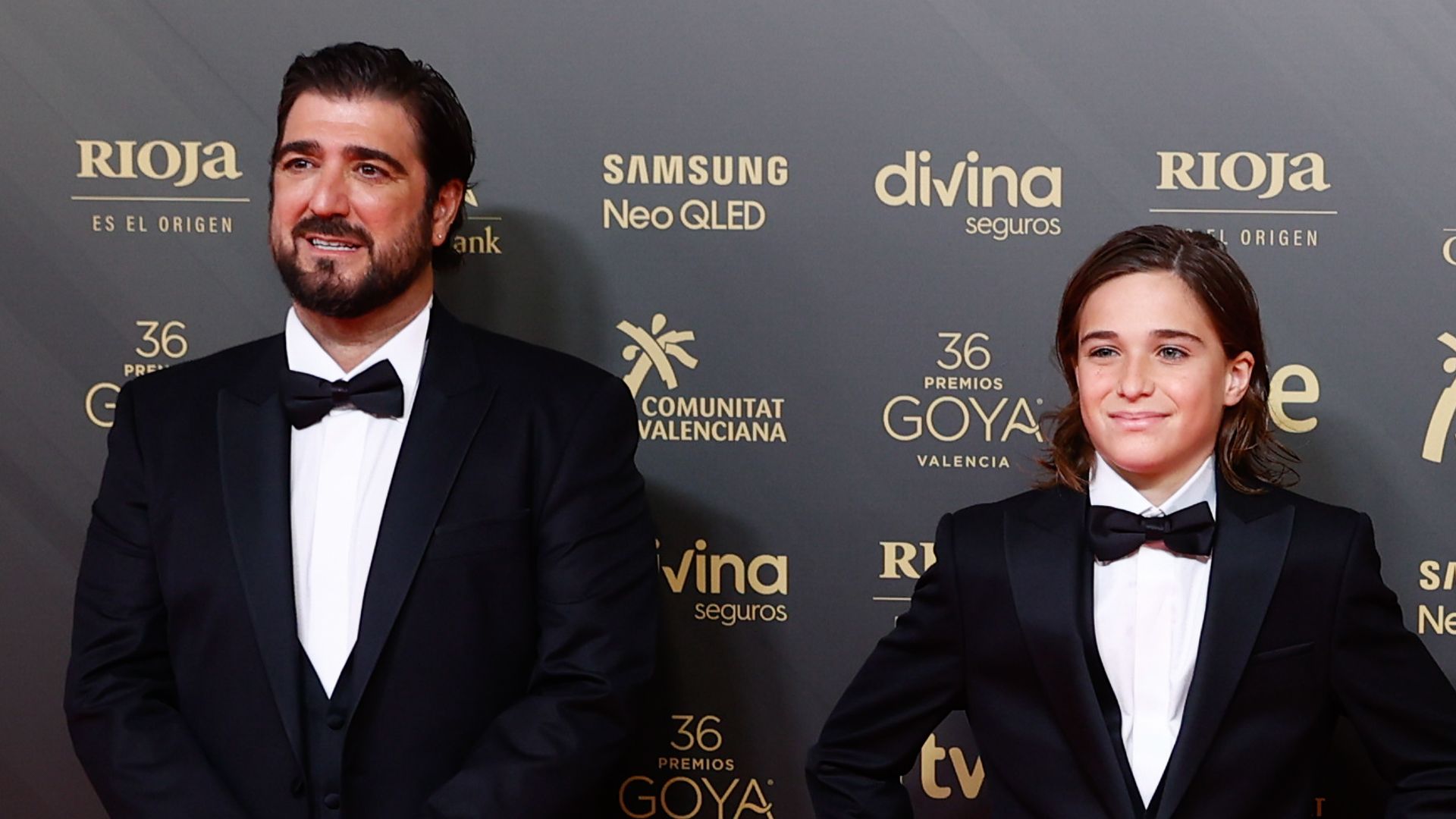 Antonio Orozco presume de su hijo Jan en un divertido vídeo cantando y despertándose a ritmo de Ana Mena