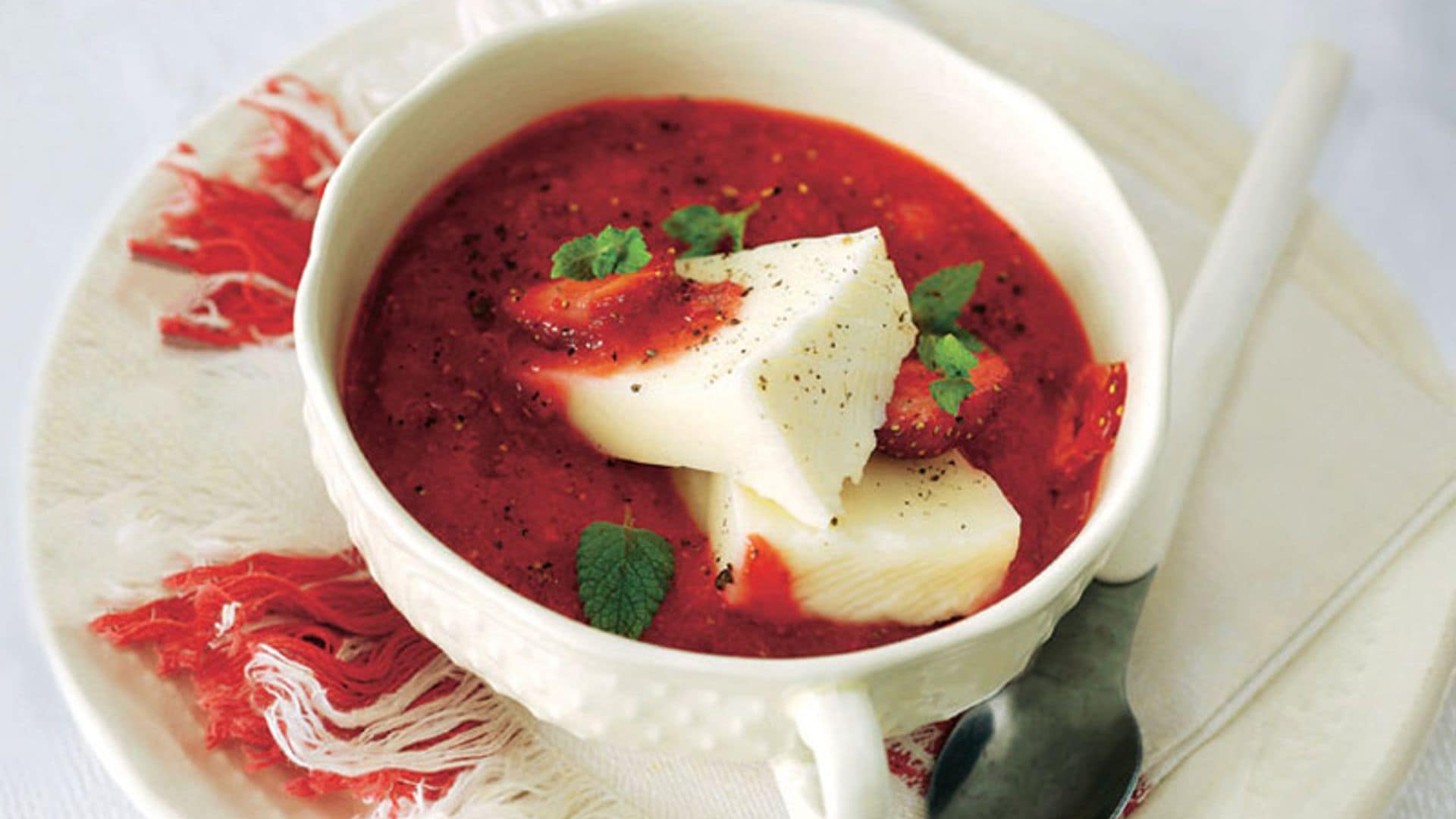 Sopa de fresas y queso al cava