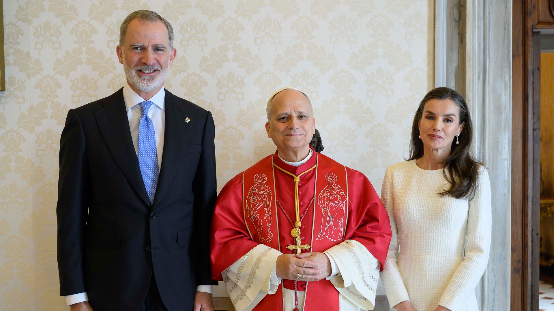 Los Reyes junto al Papa durante la audiencia 