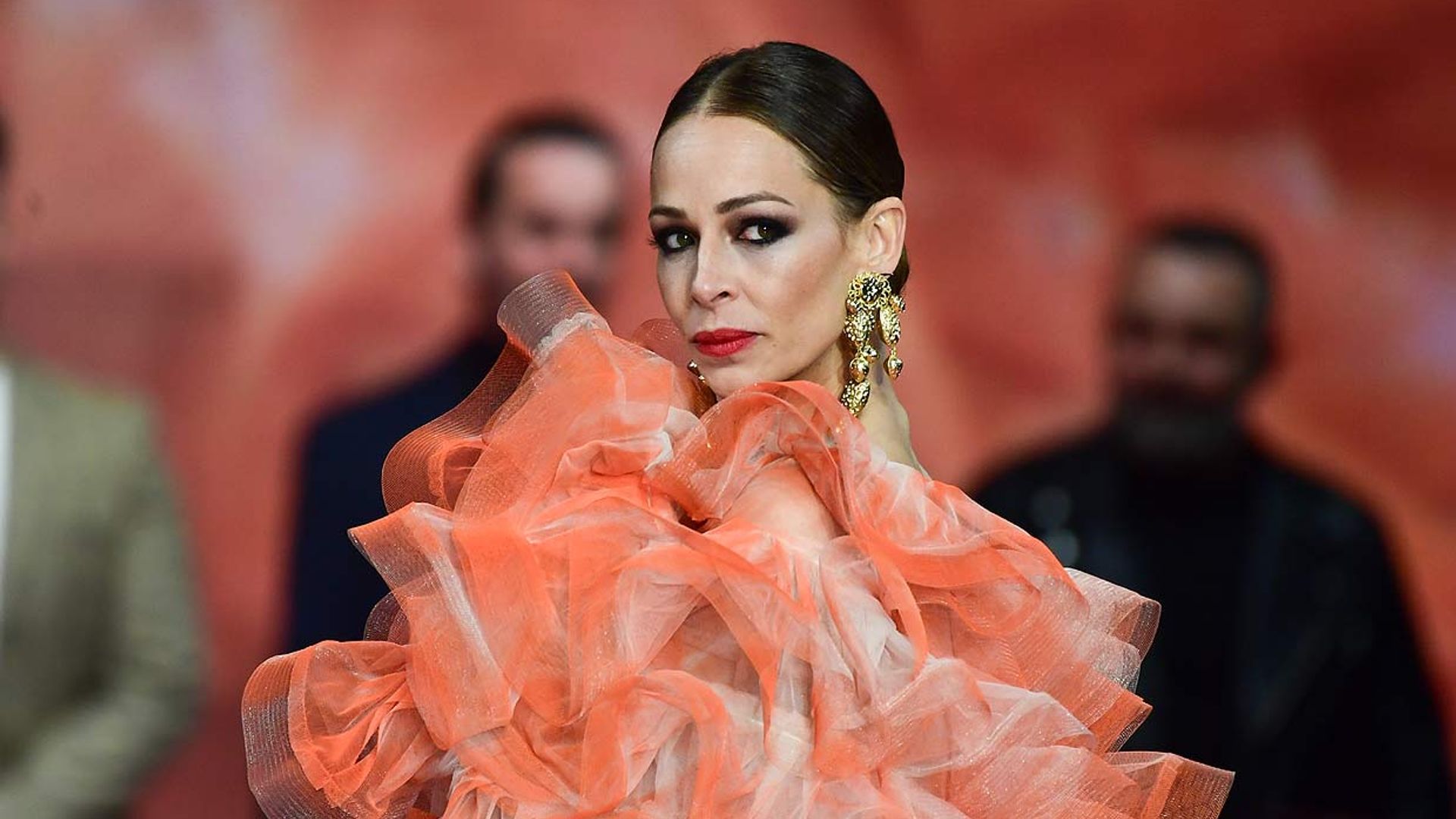 Eva González vuelve a subirse a la pasarela entre lágrimas de emoción