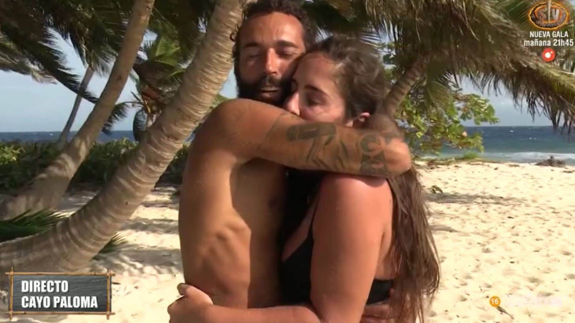 ¡Por el suelo! El efusivo reencuentro de Omar Sánchez y Anabel Pantoja en 'Supervivientes'