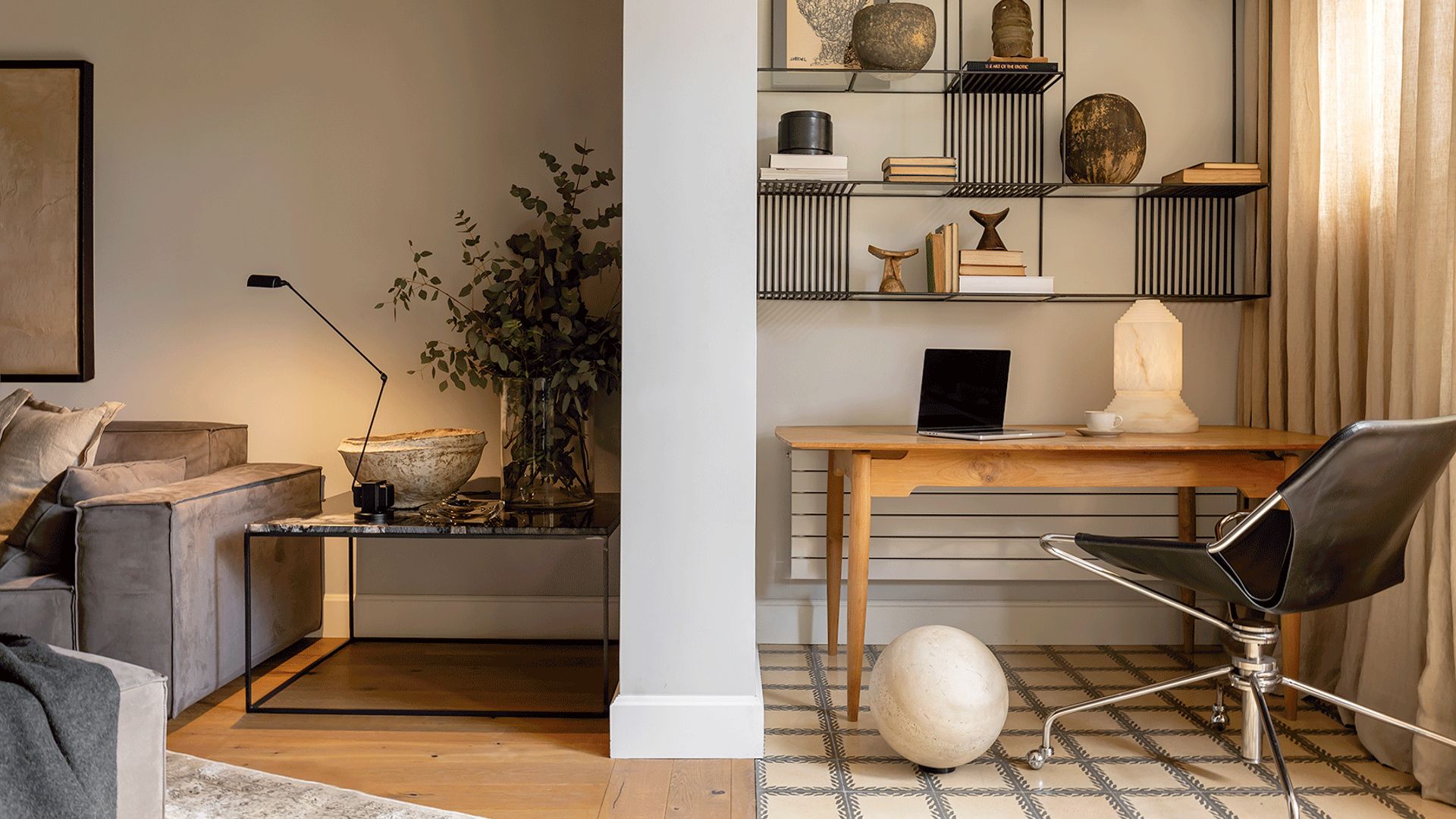 'Home office' con estilo: lo que no puede faltar en tu rincón de trabajo esta temporada