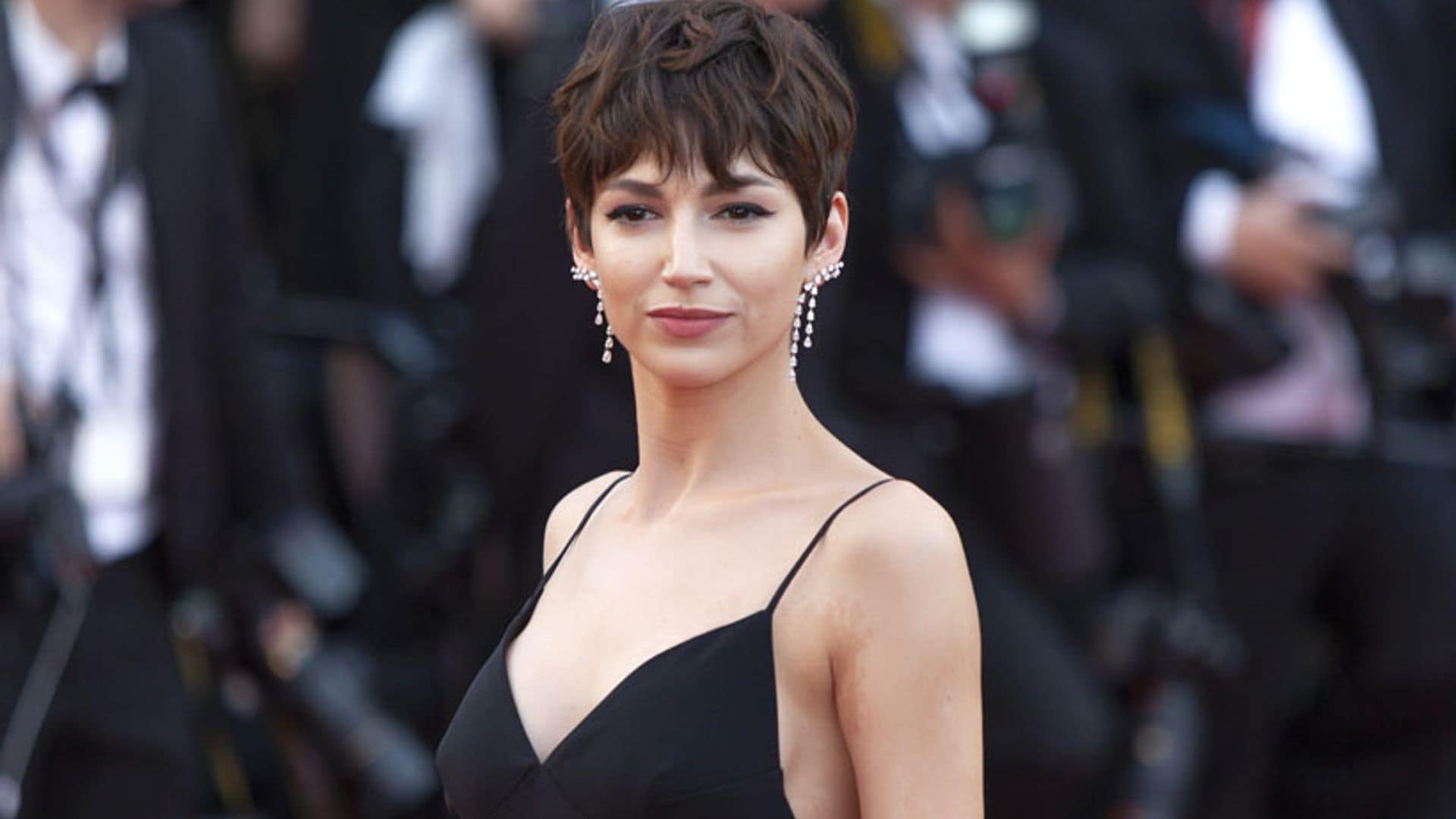 Úrsula Corberó comienza la cuenta atrás para el estreno de 'La casa de papel' con un look de impacto