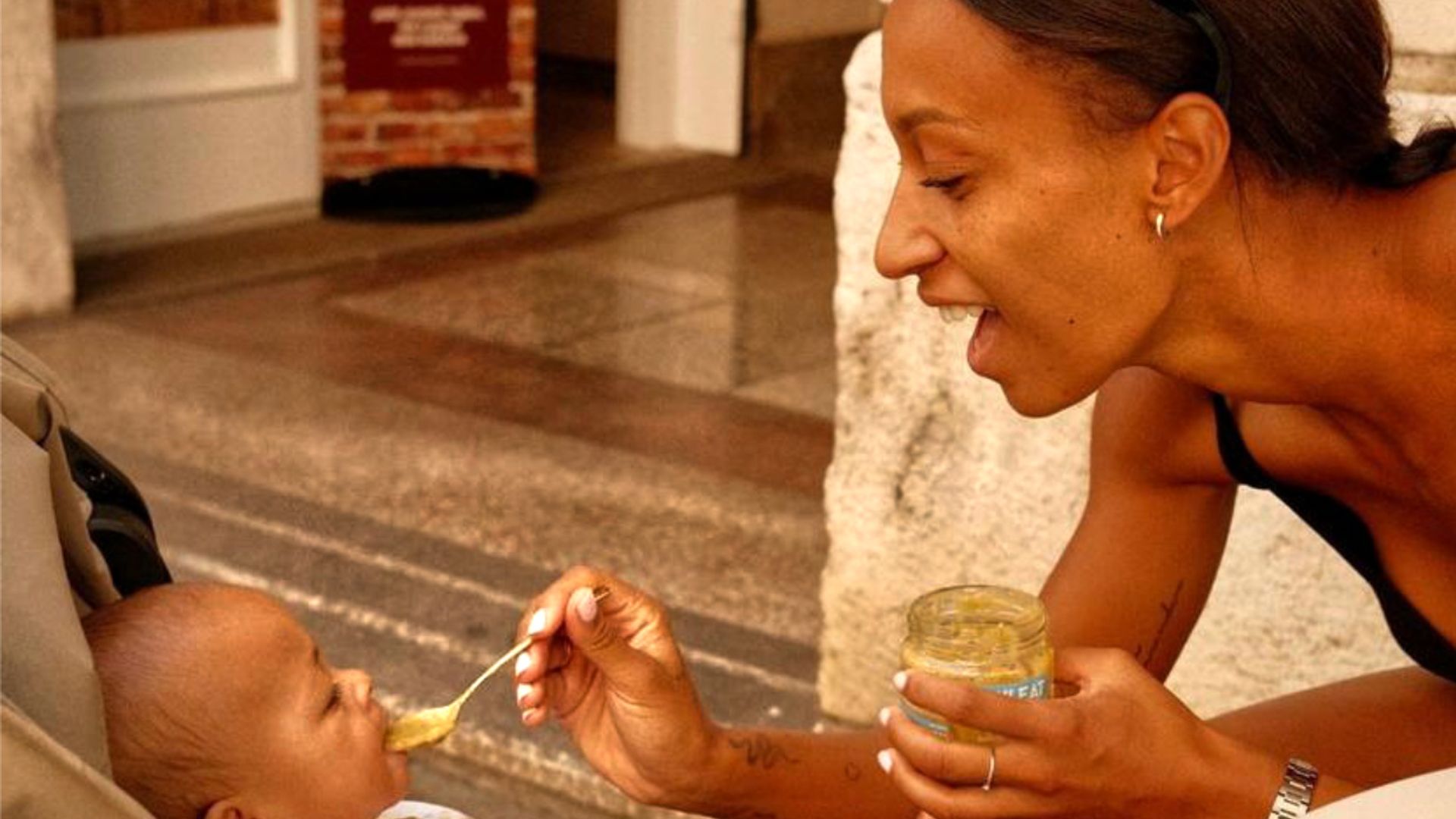 Las imágenes de las primeras vacaciones de Ana Peleteiro como mamá y en la cuenta atrás para su boda
