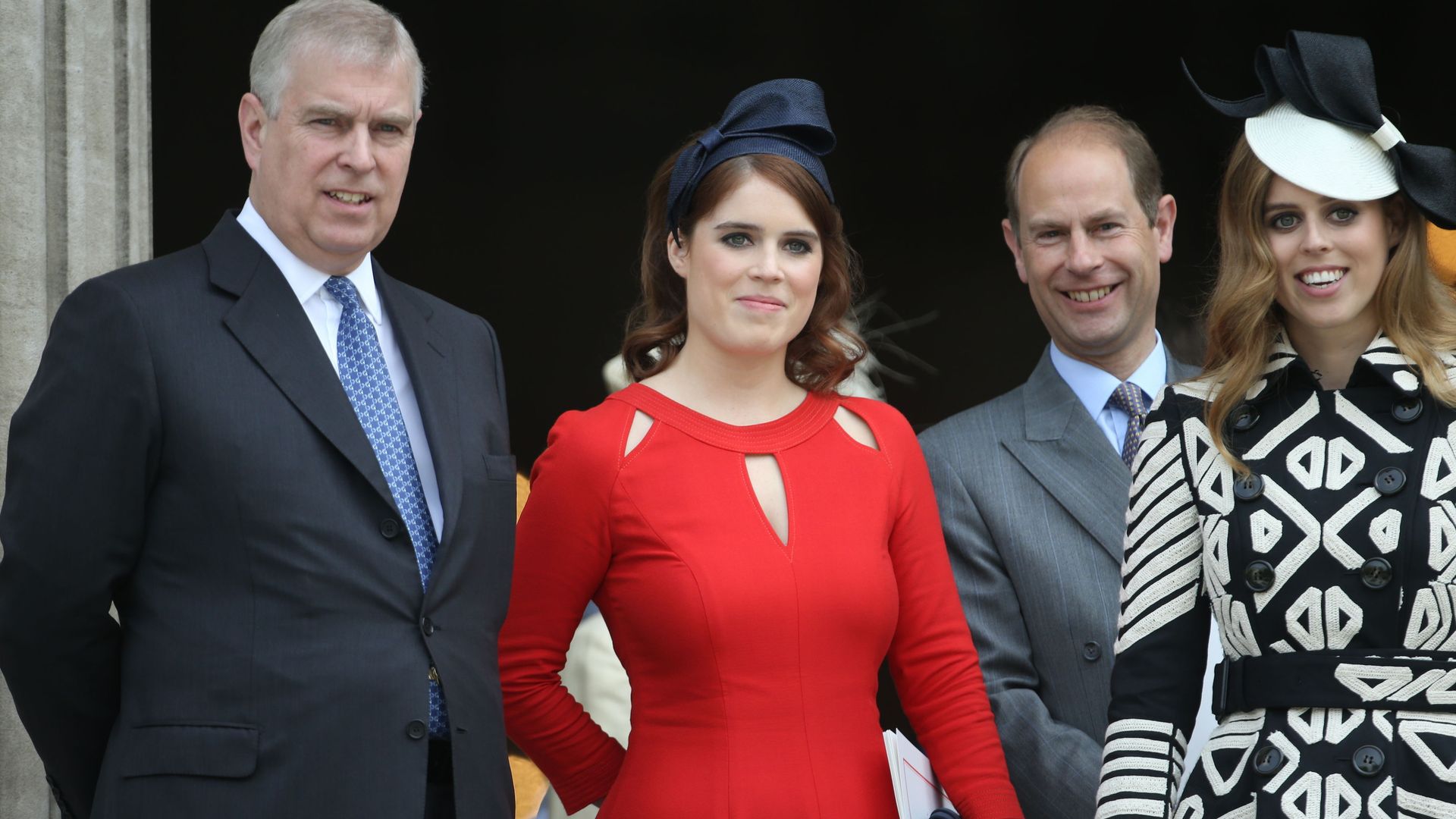 El duque de York, la princesa Eugenia, el conde de Wessex y la princesa Beatriz asisten a un Servicio Nacional de Acción de Gracias para conmemorar el 90.º cumpleaños de la reina Isabel II de Gran Bretaña en Londres.