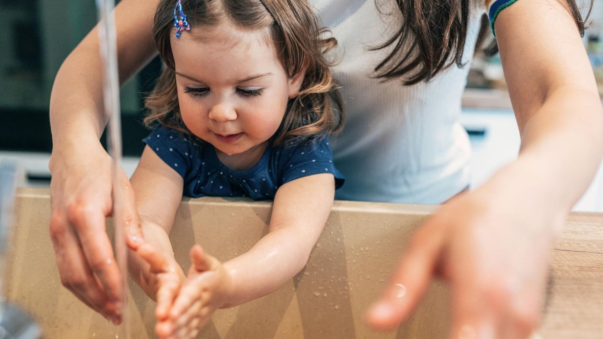 ¿Por qué debemos enseñar a los niños a lavarse las manos desde pequeñitos?