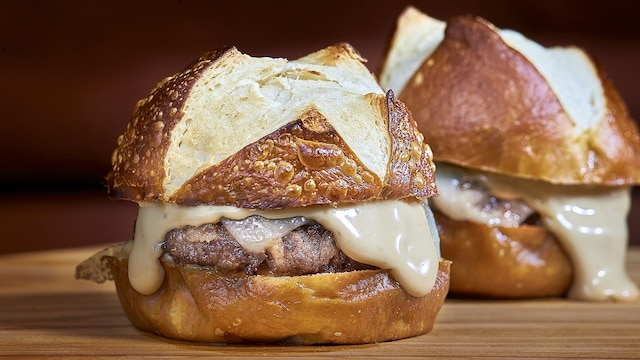 La burger que le dio sentido a todo, propuesta de Leña Barcelona