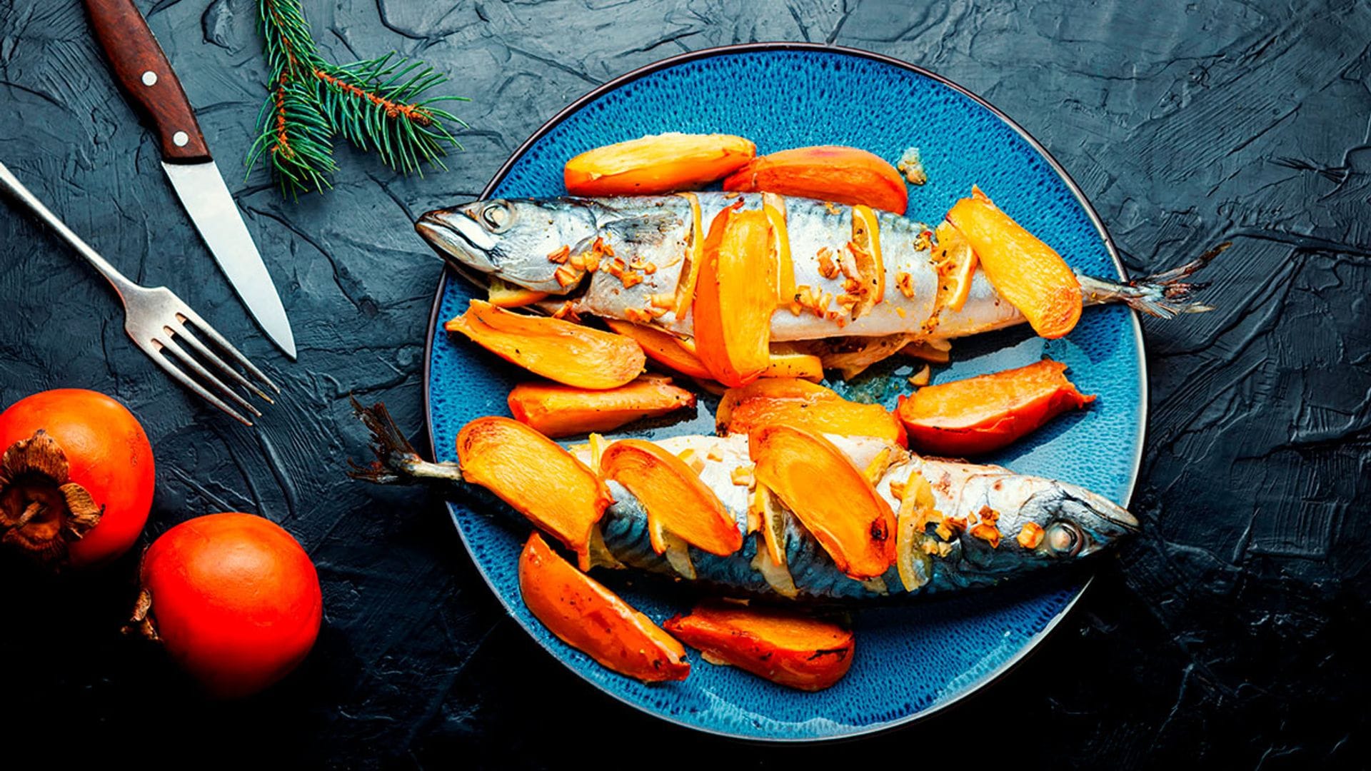 Caballas con naranja y caqui al horno