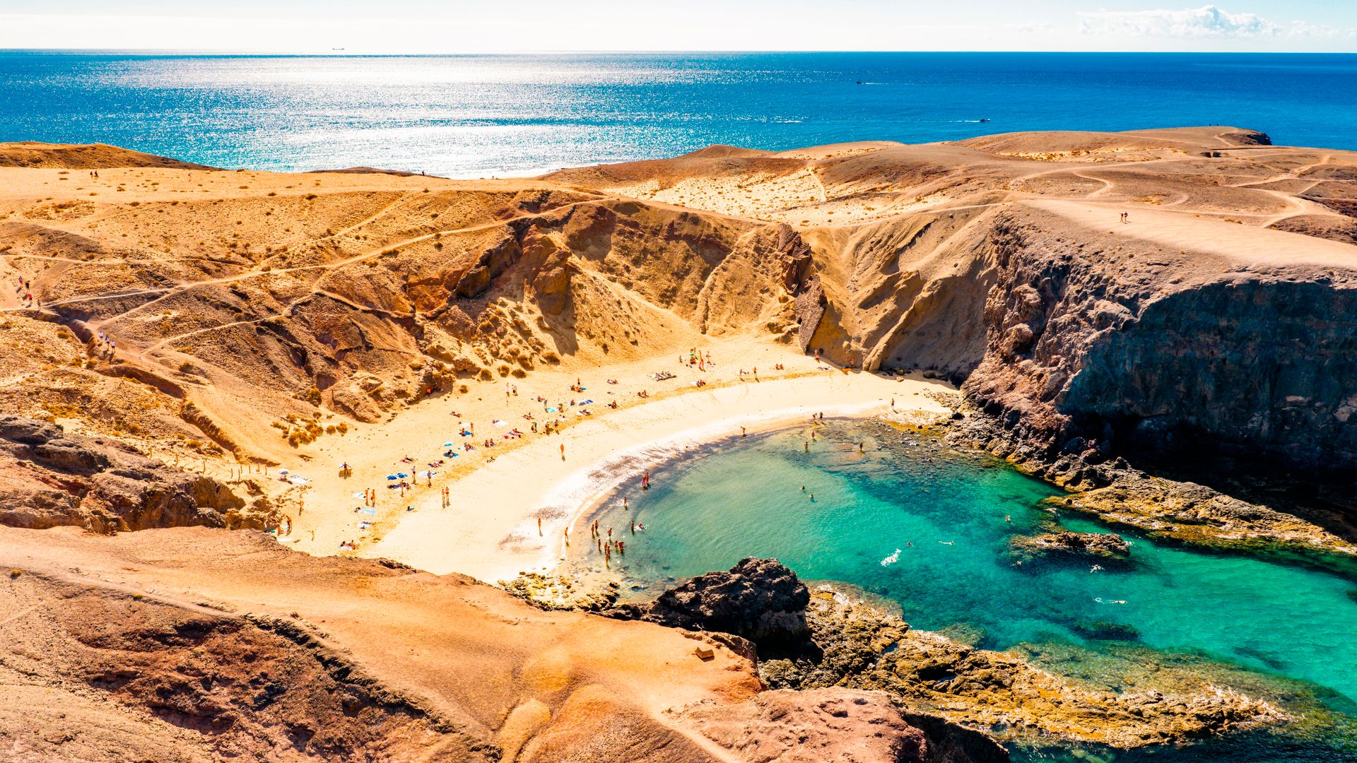 El rincón de Lanzarote donde siete playas espectaculares comparten el mismo paisaje volcánico