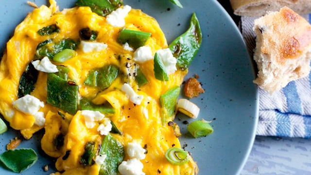 huevos revueltos judias verdes queso feta