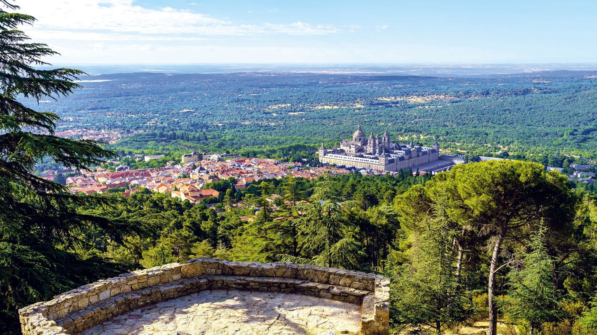 Vistas desde un mirador al monasterio de El Escorial