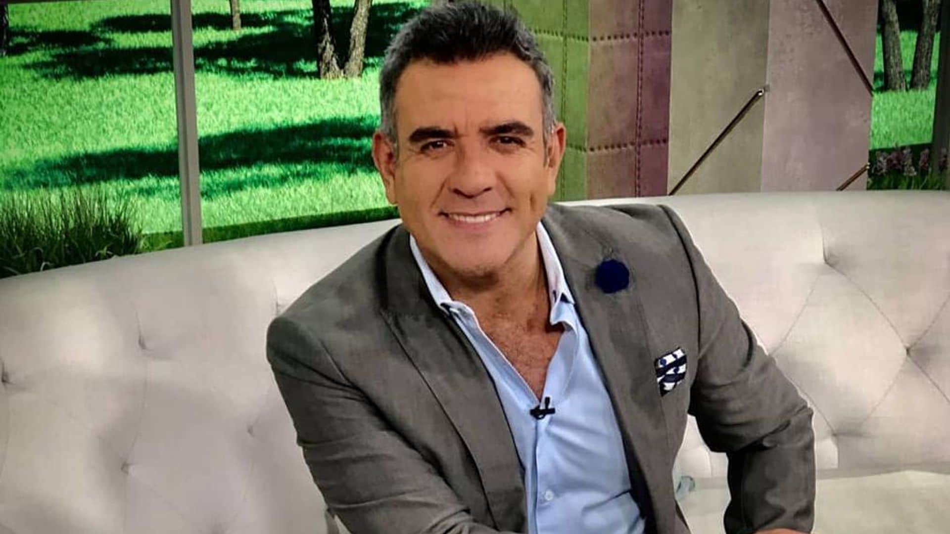 Héctor Sandarti comparte su renovada imagen para su show ‘Minuto para ganar’
