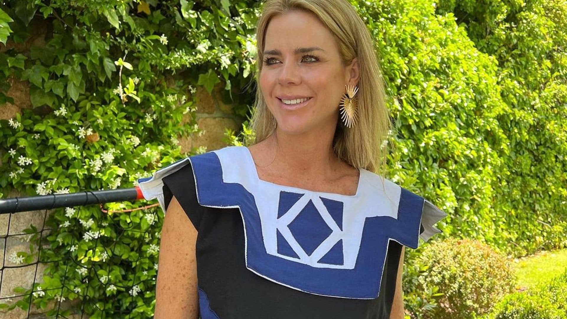 El conjunto de invitada de Amelia Bono que podrás reciclar después con vaqueros o camiseta
