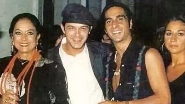 Alejandro Sanz con los Flores: Lola, Antonio y Lolita