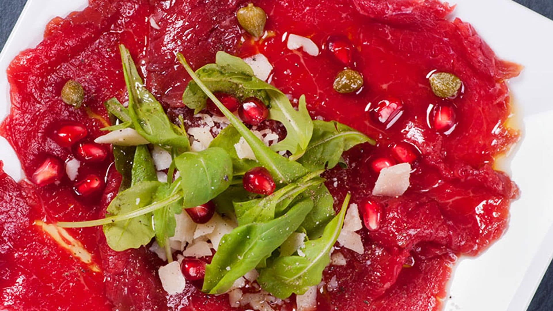 Carpaccio de buey con granada